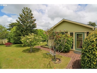 2335 Everett Ave, North Bend, OR 97459