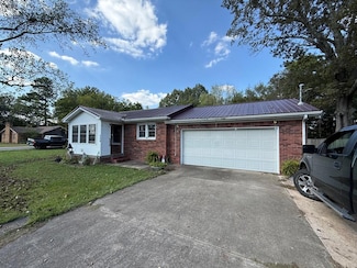 236 W Chestnut St, Puryear, TN 38251