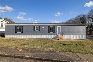 528 Villa Dr, Kernersville, NC 27284