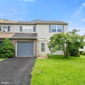 1695 Weeping Willow Ln Unit 54B, Dover, PA 17315