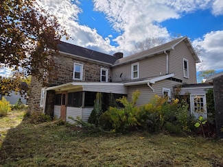 1330 5th St, Seward, PA 15954