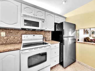 8465 Sunrise Lakes Blvd Unit 212, Sunrise, FL 33322