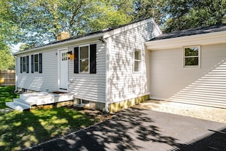 10 Lake Rd E, West Yarmouth, MA 02673