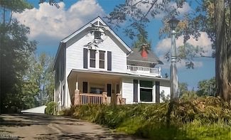 218 Bentleyville Rd, Chagrin Falls, OH 44022