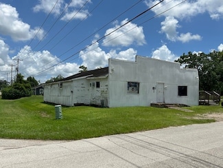 326 N Erskine St, Angleton, TX 77515