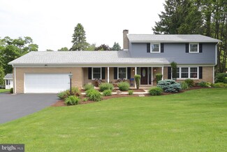 357 Sun Valley Dr, Leola, PA 17540
