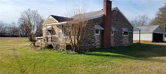 142 Motsinger Dr, Winston Salem, NC 27107