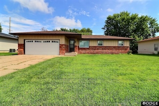 1412 Jones Dr, Fremont, NE 68025