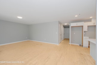 43 Cunard Ave, Staten Island, NY 10304