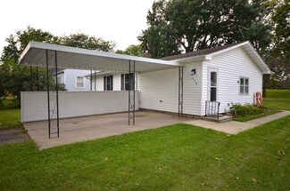 458 River Forest Rd, Evansdale, IA 50707