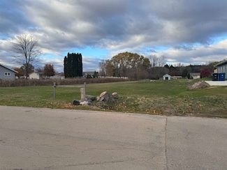 651 E River Dr, Omro, WI 54963