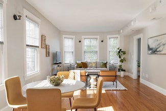 386 Washington St Unit 2B, Somerville, MA 02143