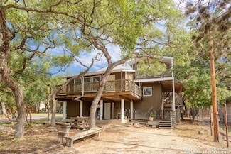 272 White Bass Dr, Pipe Creek, TX 78063