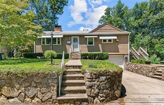 27 Julien St, Smithfield, RI 02917