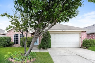 608 Crystal Brook Dr, Saginaw, TX 76179