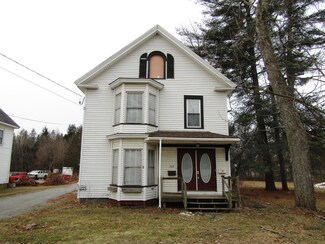 139 Elm St, Newport, ME 04953