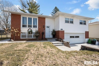 3521 Greenbrier Dr, Bettendorf, IA 52722
