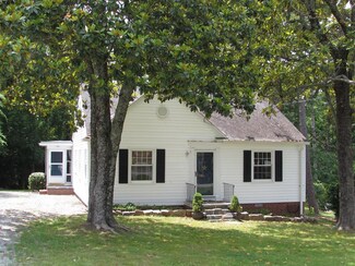 4 Fourth St, Clarksville, VA 23927