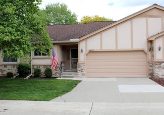 42370 Willow Tree Ln E, Clinton Township, MI 48038