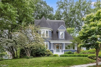 12 Winsor Place, Glen Ridge, NJ 07028