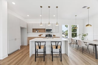 6343 W Montgomery Rd, Houston, TX 77091