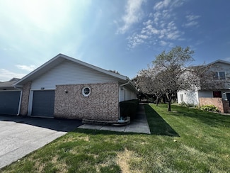 2581 Brookwood Dr, Crown Point, IN 46307