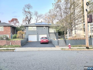 201 Riverdale Dr, Fort Lee, NJ 07024