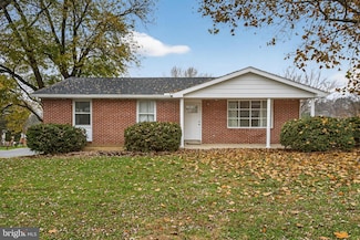 452 Longfellow Dr, Lancaster, PA 17602