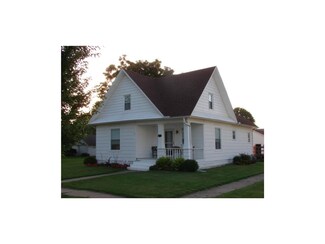 301 Parkway St, Hardin, MO 64035