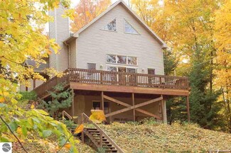 5668 Deer Run Way NW, Rapid City, MI 49676