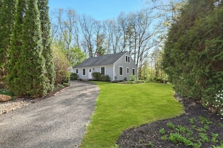 8 Birch Hill Rd, South Hadley, MA 01075