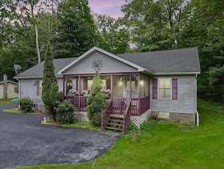 41 Mountain Crest Dr, Lake Ariel, PA 18436