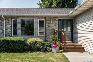 2203 14th Ave N, Clear Lake, IA 50428