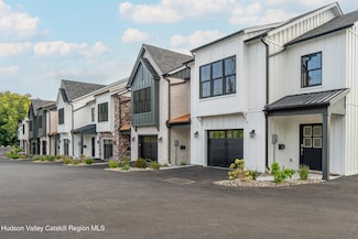 16 Icehouse Dr, Saugerties, NY 12477