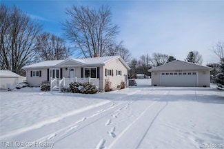 7101 Anna St, Grand Blanc, MI 48439