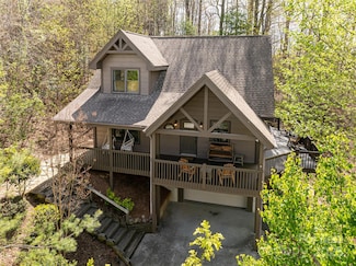 837 Peregrine Dr, Hendersonville, NC 28739