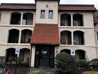 685 Oak St Unit 208, Brockton, MA 02301