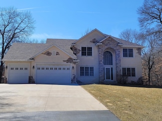 2230 Briarwood Ln NE, Cedar, MN 55011