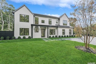 58 Old Fish Cove Rd, Southampton, NY 11968