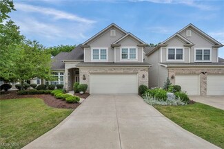 15447 Oak Hollow Ln, Strongsville, OH 44149