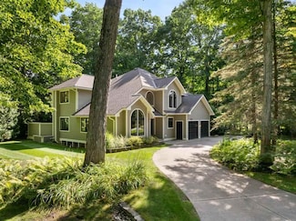 13875 Forest Dr, Charlevoix, MI 49720