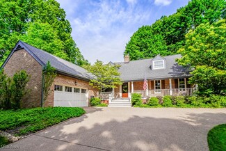2758 Coventry Ln NW, Canton, OH 44708