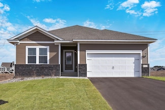 512 Spruce Ct N, Cambridge, MN 55008