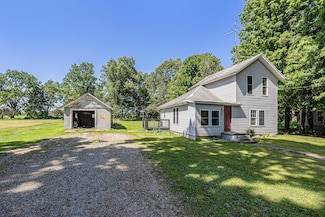 204 W Clay St, Sherwood, MI 49089