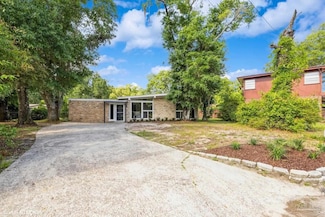 6463 Barnes St, Milton, FL 32570