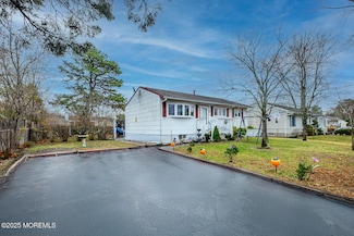 28 Baylor St, Toms River, NJ 08757