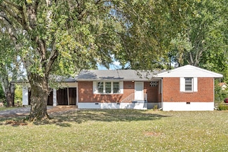 202 Park Ln, Clarksville, TN 37042