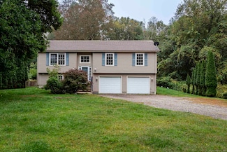 10 Mathieu St, Taftville, CT 06380
