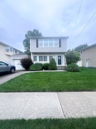 615 Briggs St, Bellmore, NY 11710