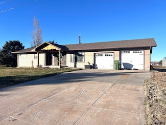 308 E Kline St, Shickley, NE 68436